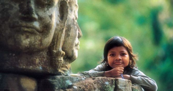 Enfant au temple d'Angkor